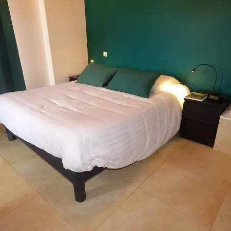 La Petite Escale Gilles Croix De Vie 5 Personnes Bed & Breakfast 3*